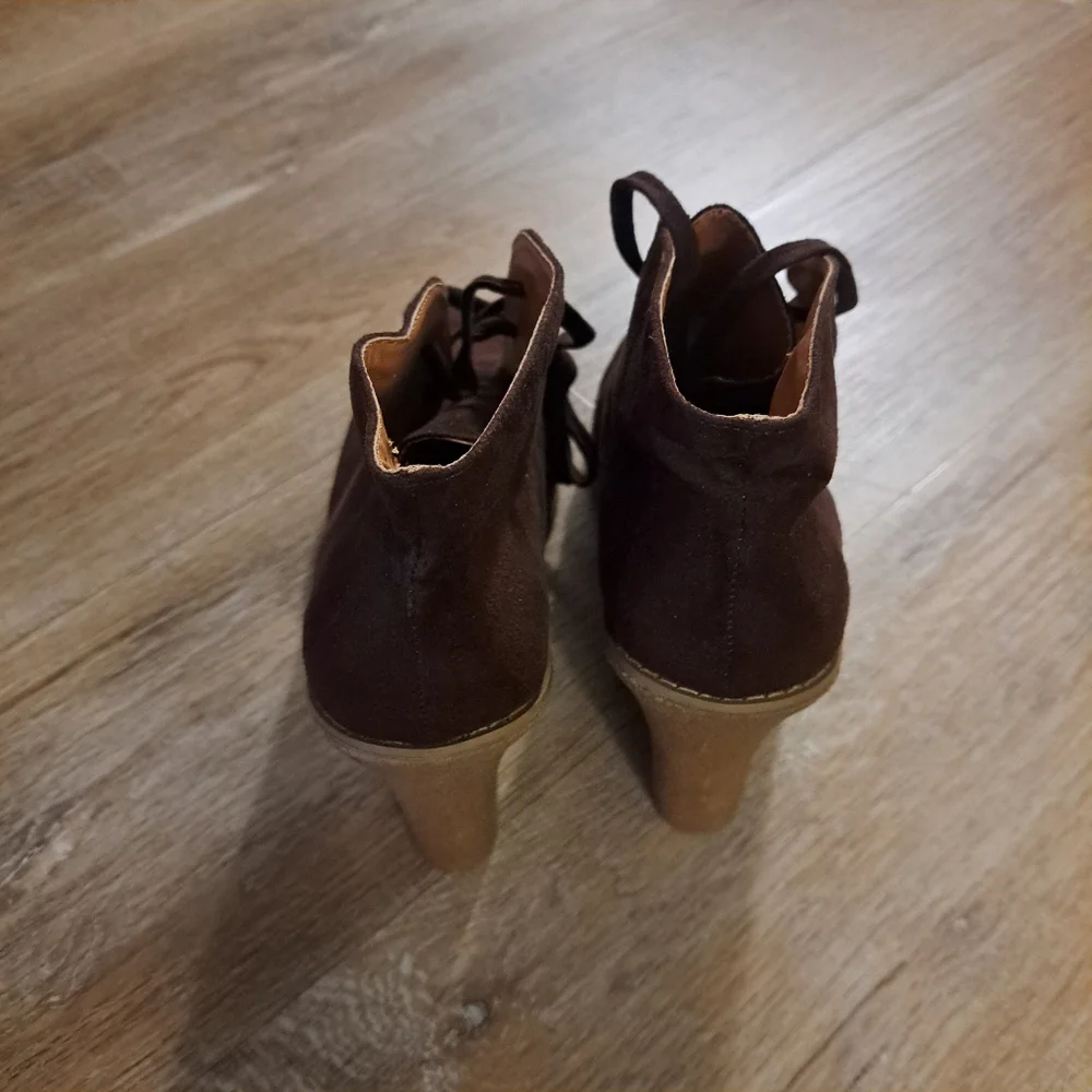 Qupid Brown Faux Suede Lace-up Wedge Ankle Booties Women's Size 10